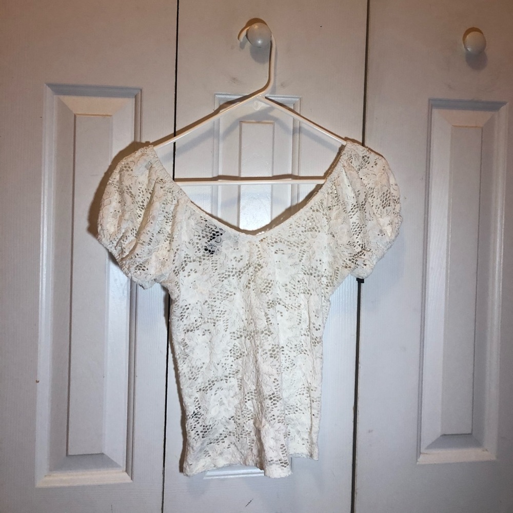 FOREVER 21 WHITE LACY TOP